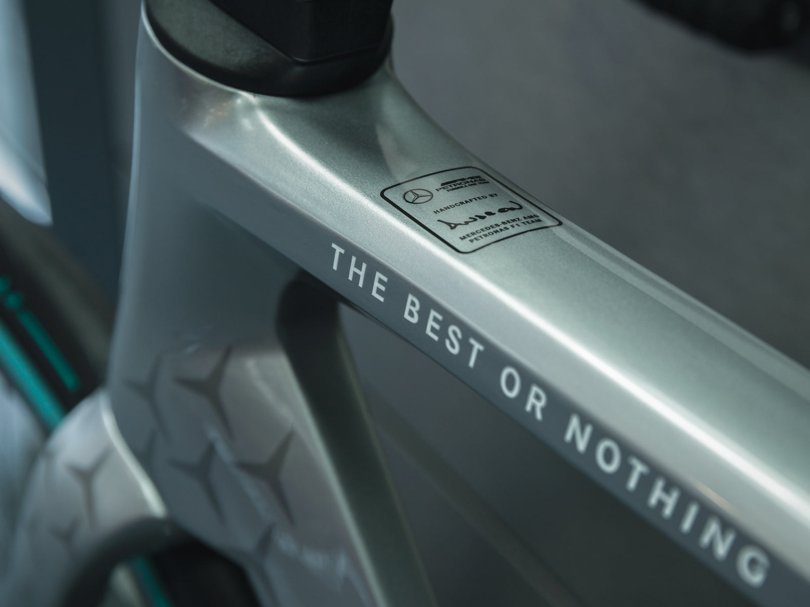 Mercedes-AMG PETRONAS F1® Team V11 Édition Route