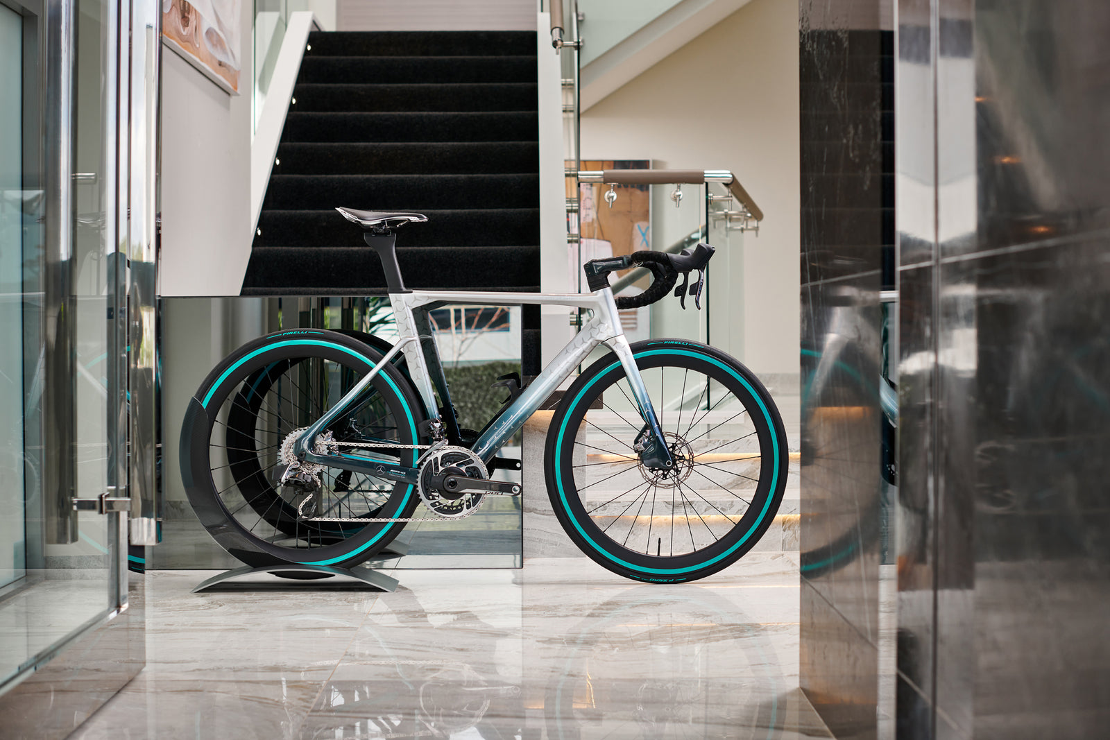 Mercedes-AMG PETRONAS F1® Team V11 Édition Route