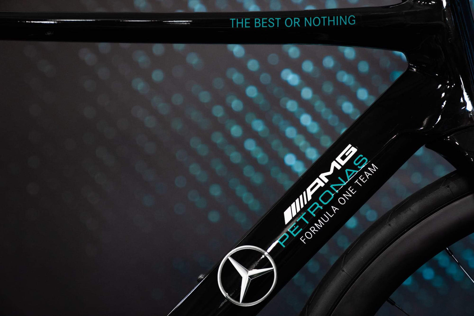 Mercedes-AMG PETRONAS F1® Team V12 Édition Route